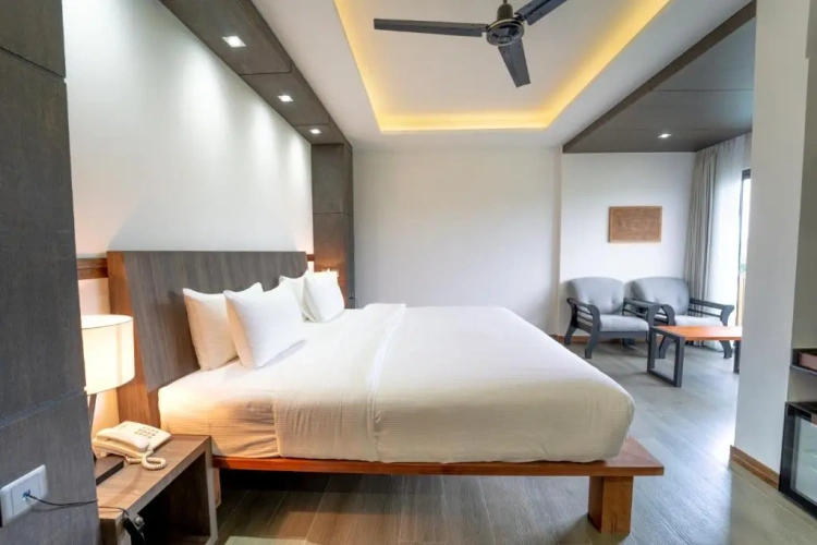 Family Tropical Suite