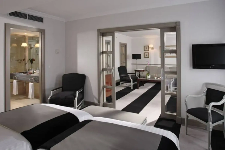Grand The Level Double Suite