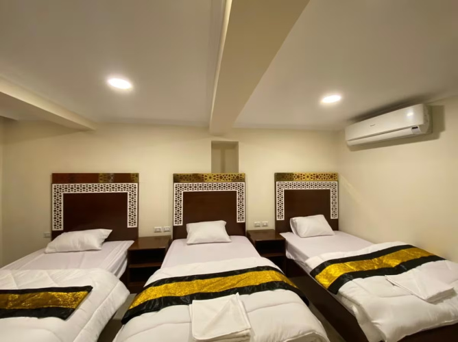 Pyramids Height Inn
