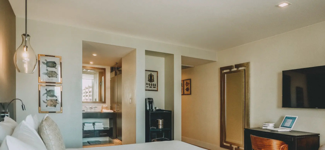Room with balcony and with partial ocean view