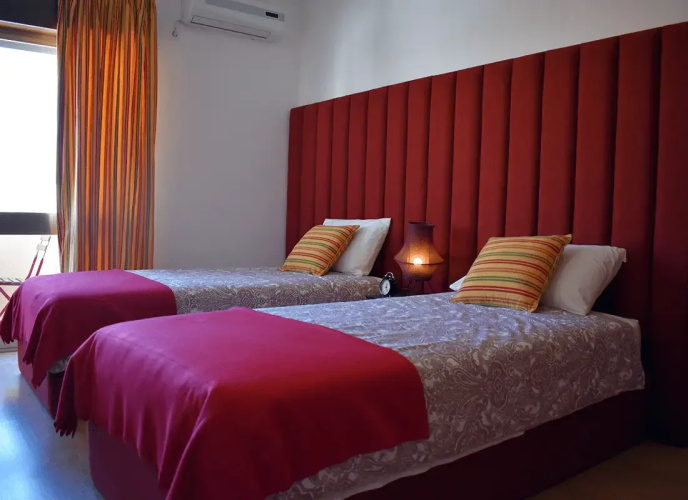 Roriz Paint Twin room