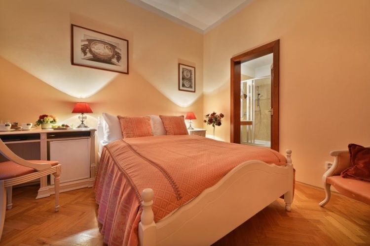 Small Cozy Double room