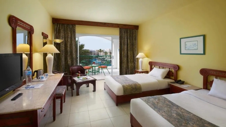 Standard Twin room with pool view