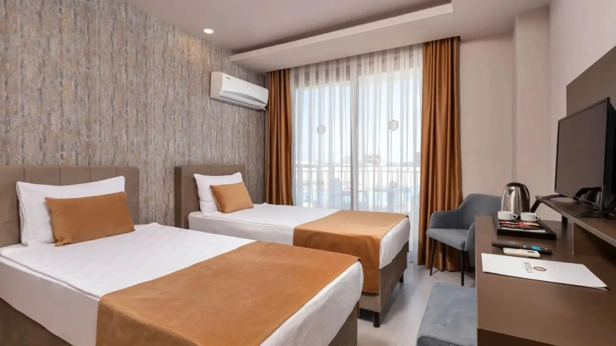 Club Twin room with balcony