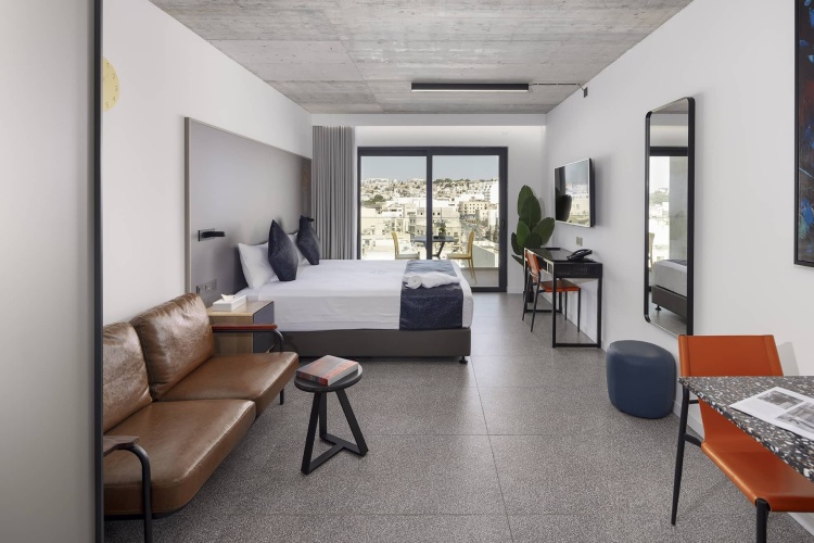 Executive Double Studio Suite with urban view