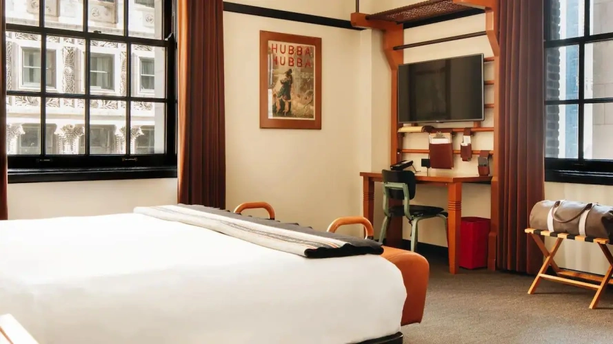 Corner Double room Madison View