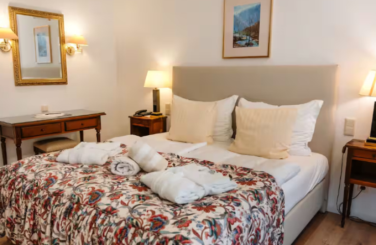 Romantic room with park view