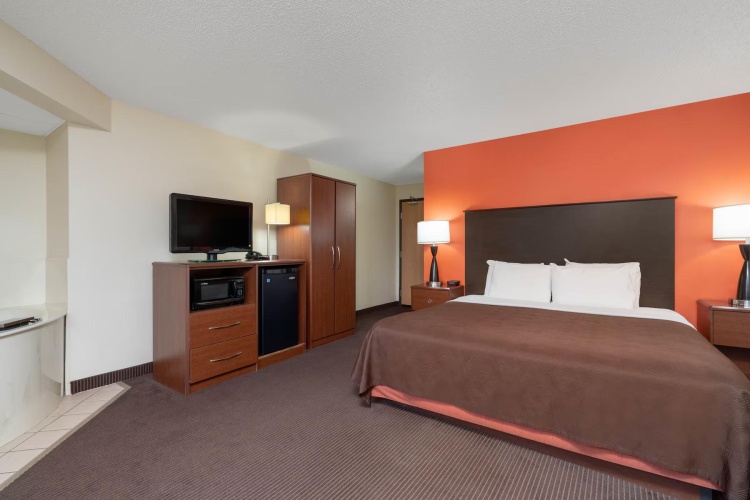 Accessible Double Suite
