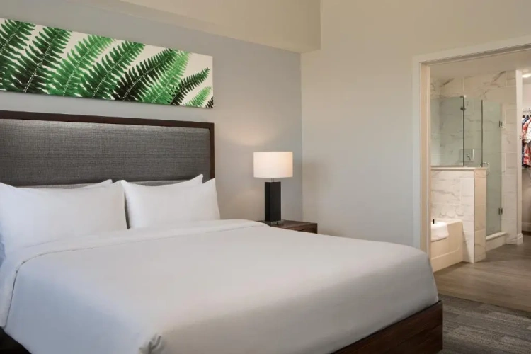 3 Bedrooms Superior View Two Bath Grove Condo