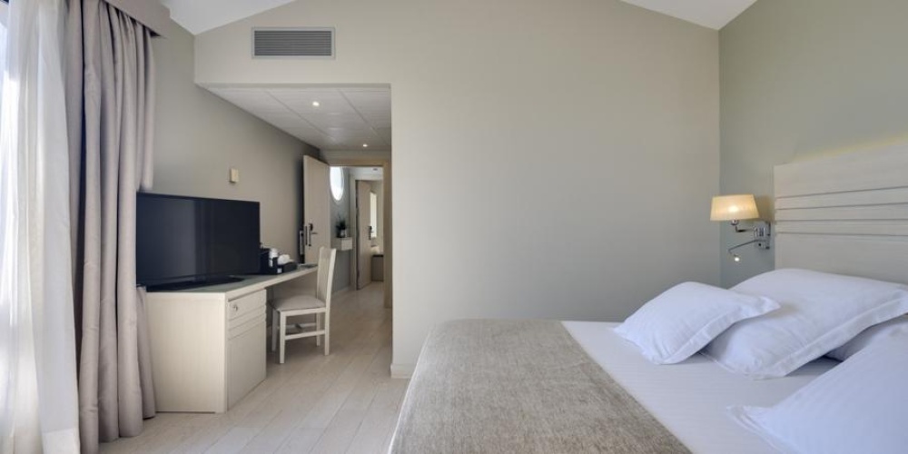 Outdoor Hot Tub Double Junior Suite