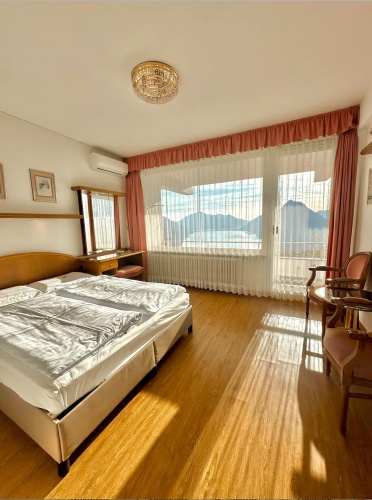 Double room with balcony and with lake view