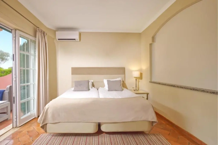 1 Bedroom Ground Floor with Garden Patio Apartment