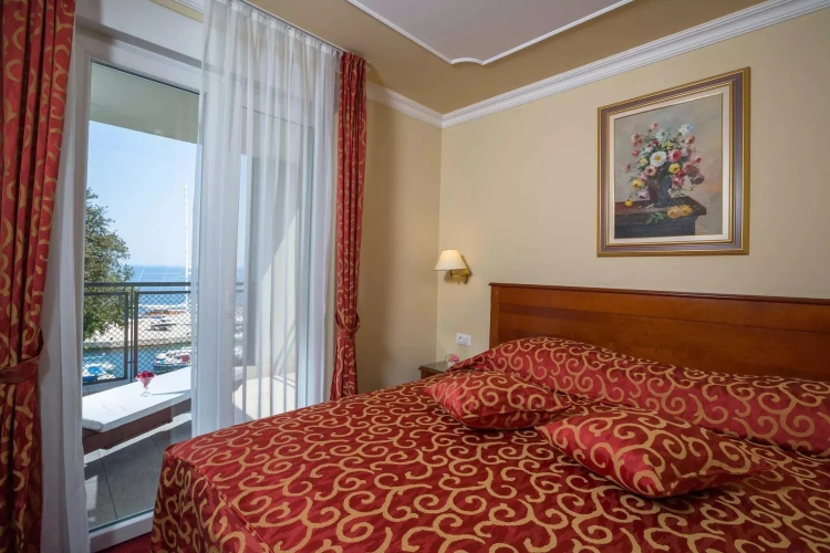 Family room with balcony and with sea view