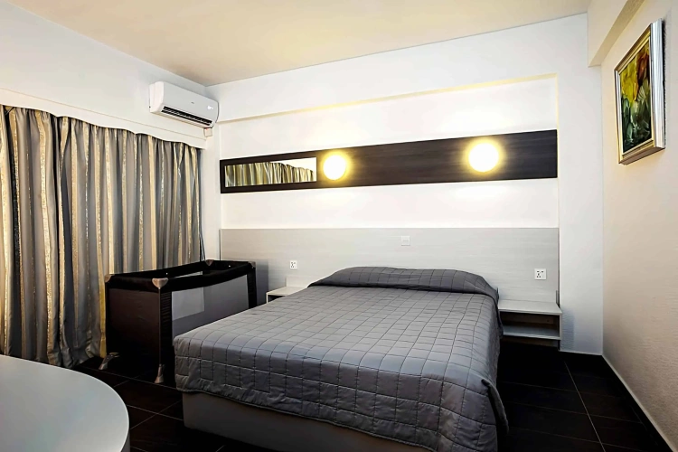 Interconnecting room with balcony and with inland view