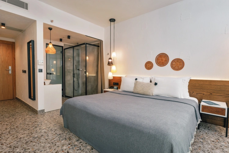 Swim Up with Sharing Pool Double room