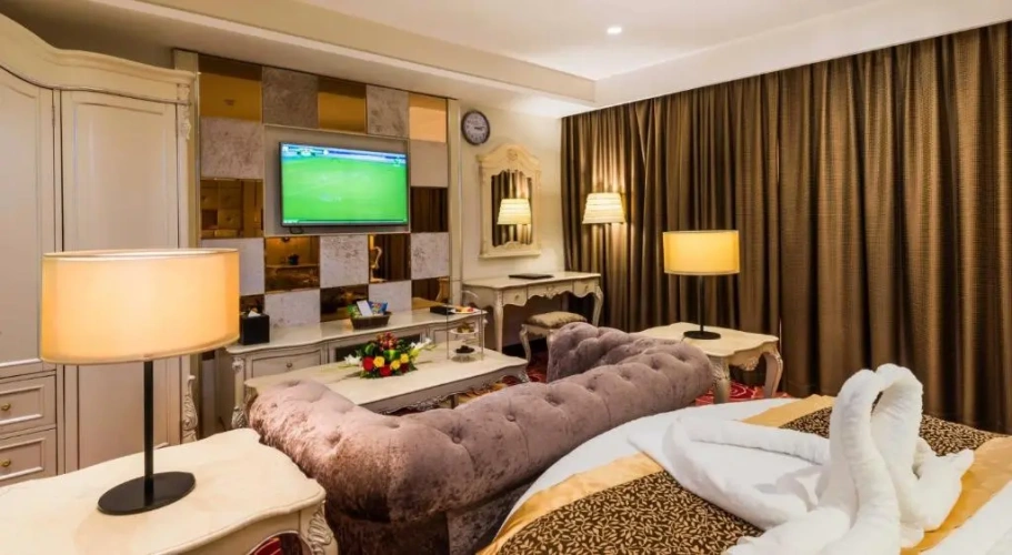 HoneyMoon Suite