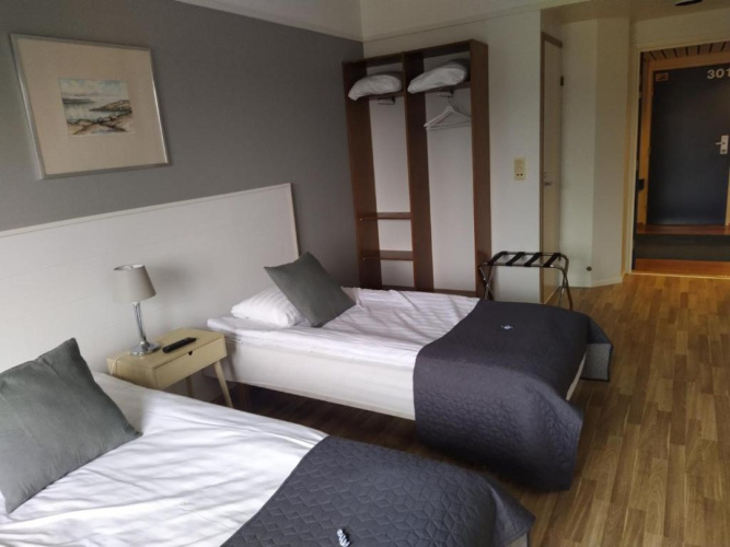 Standard Twin room with water view