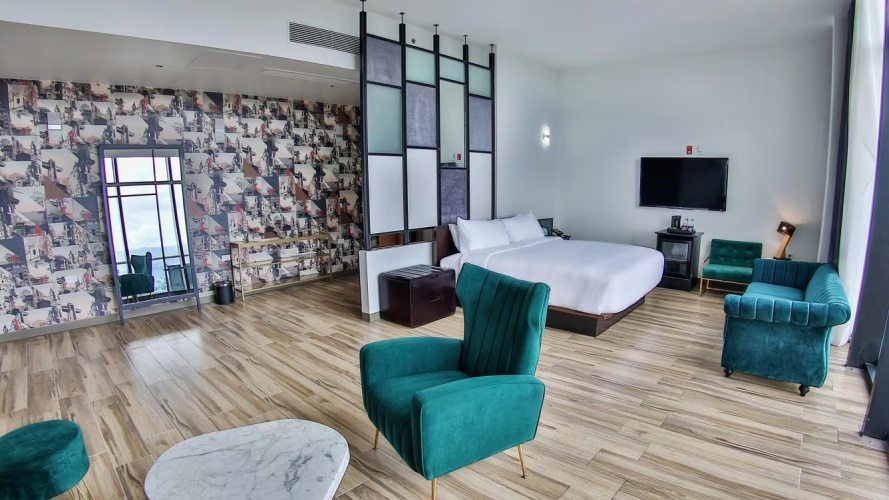Urban Double Suite with balcony