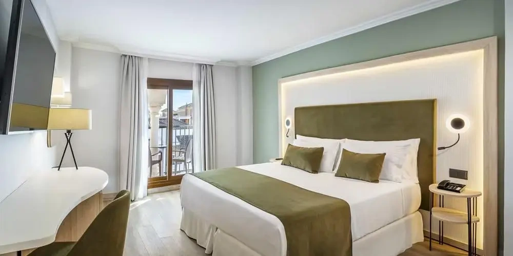 Deluxe with Terrace Double room with pool view