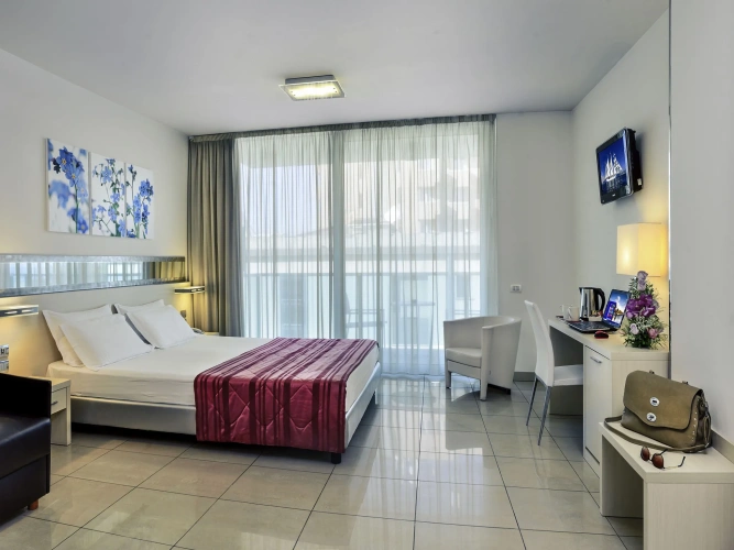 Superior Twin room with partial sea view