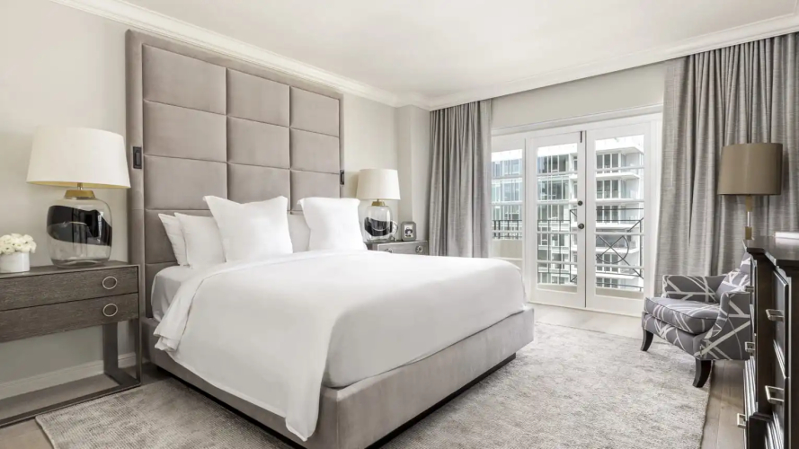 Director Double Suite — Twin Beds