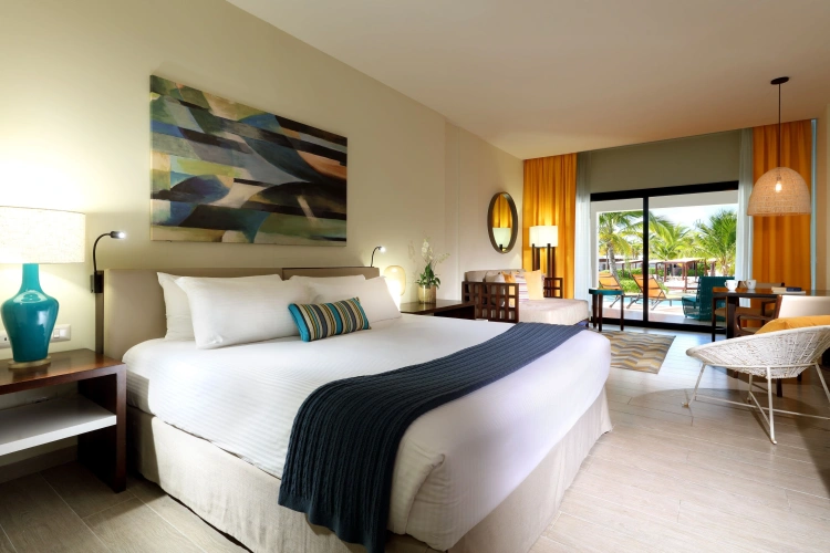 Swim Up Poolside Junior Suite