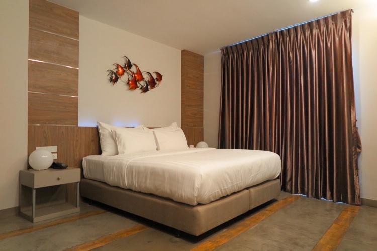 Deluxe Double room with city view