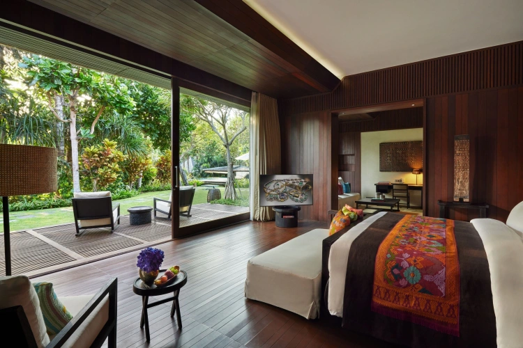 5 Bedrooms Mansion