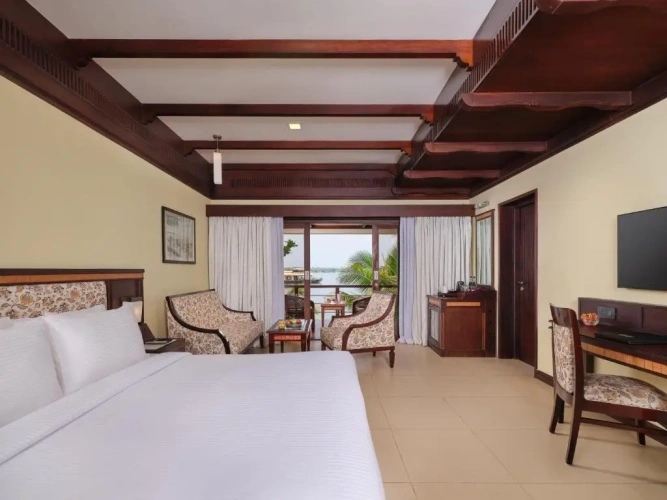 Suite with balcony and with lake view