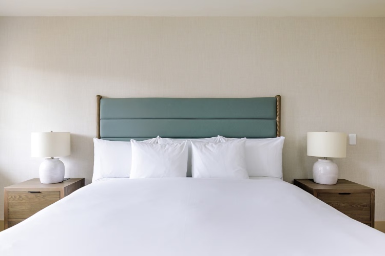 1 Bedroom Sextuple Ground Level Suite with courtyard view