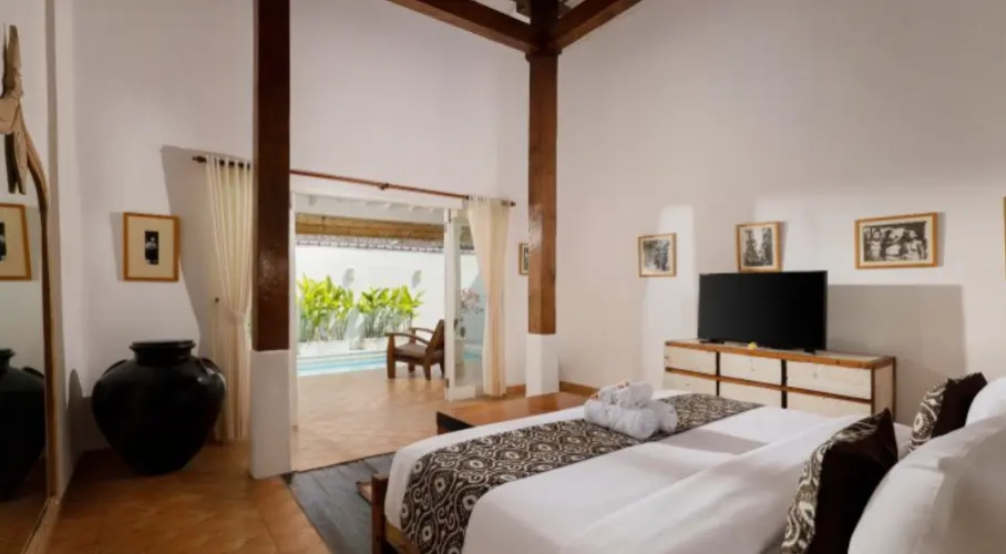 2 Bedrooms Villa