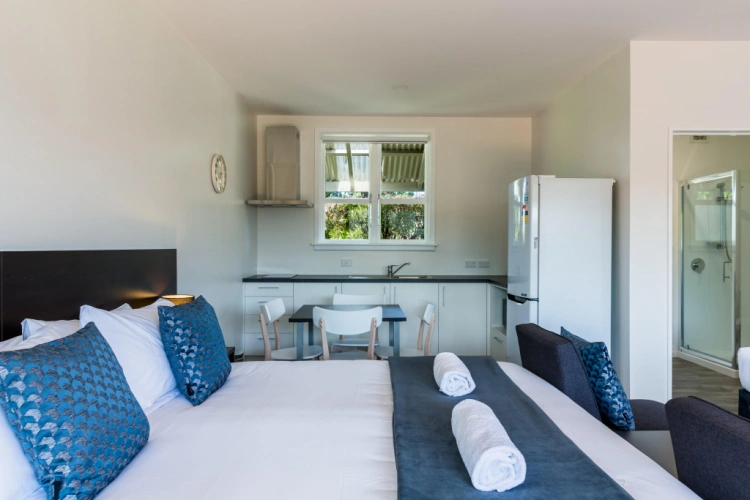 Self Contained Unit 18 room