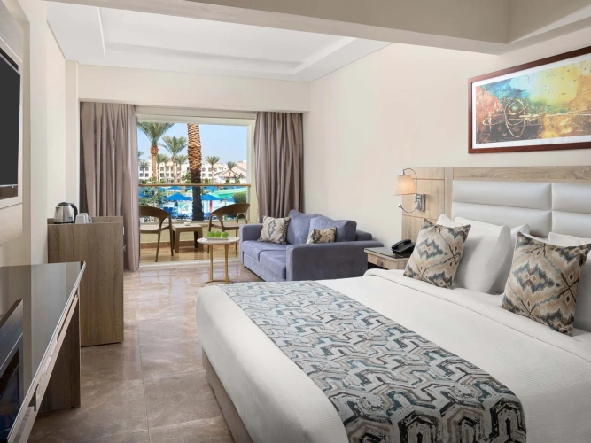 Deluxe Double room with pool view