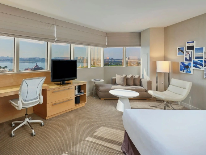 Corner Double Room with harbour view