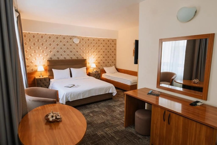 Triple room