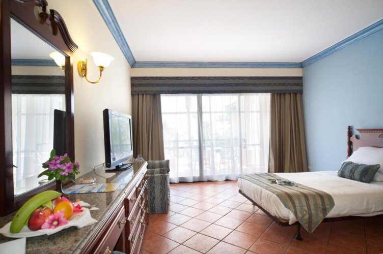 Double room with pool view