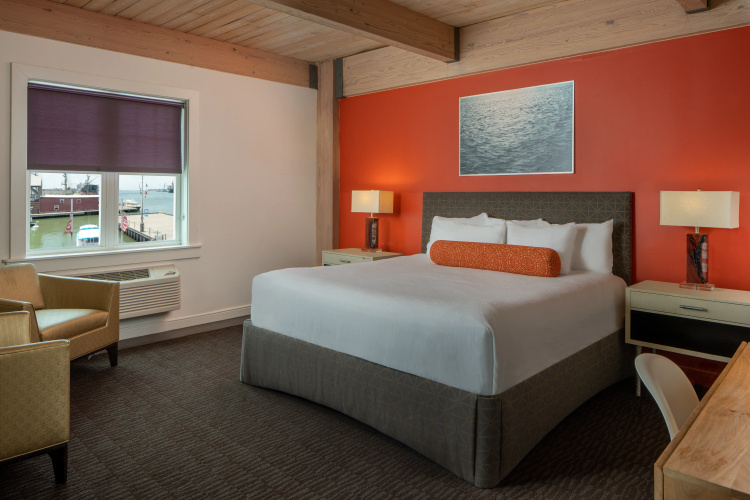 Harbor House Hotel and Marina at Pier 21
