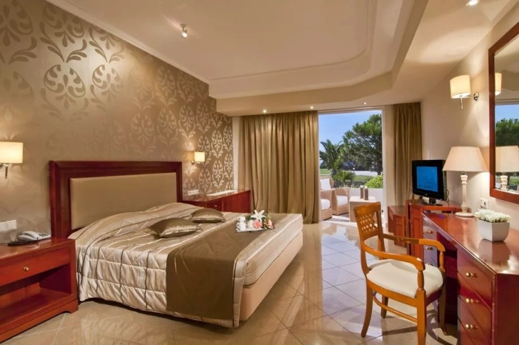 Senior Presidential Sextuple Suite