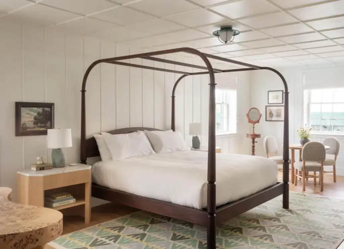 Canoe Place Inn and Cottages