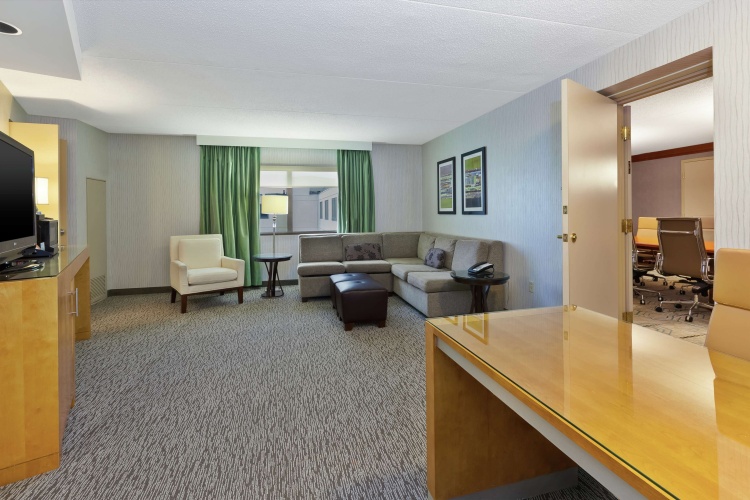 Embassy Suites by Hilton Auburn Hills photo 11