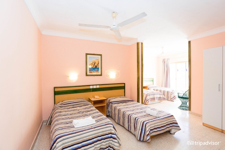 Standard Quadruple room with balcony