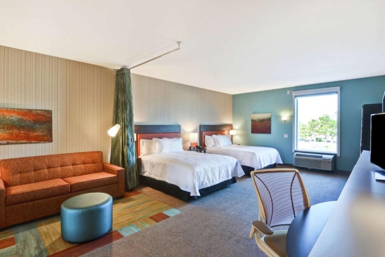 Mobility/Hearing Access Double Suite