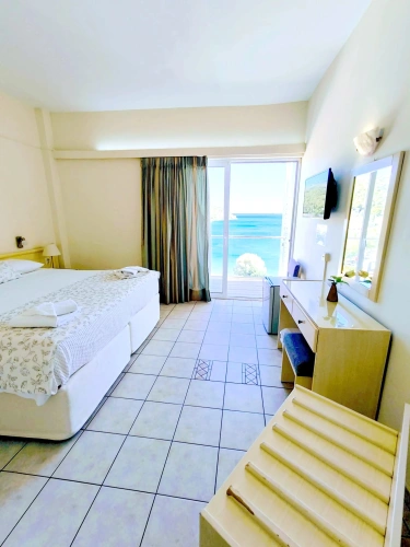 Superior Triple room with sea view