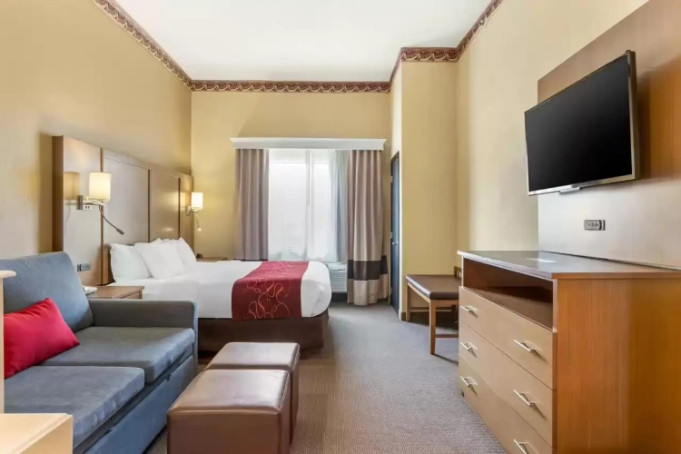 1 Bedroom Hearing Accessible Kitchen Double Suite
