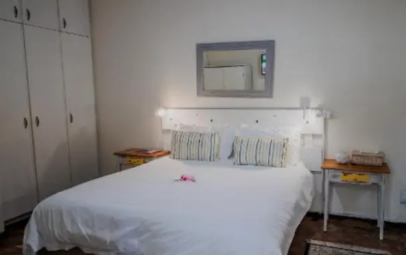 Blue Crane Budget Double room with street view