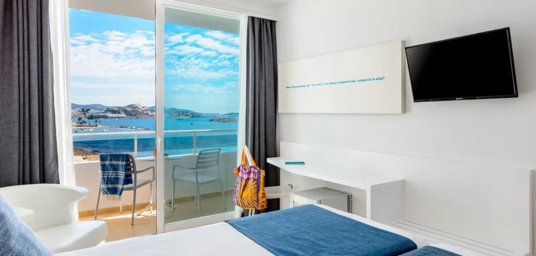 Twin room with side sea view