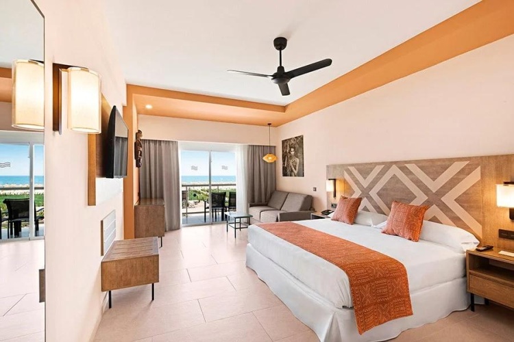 With Sofa Double room with balcony and with sea view