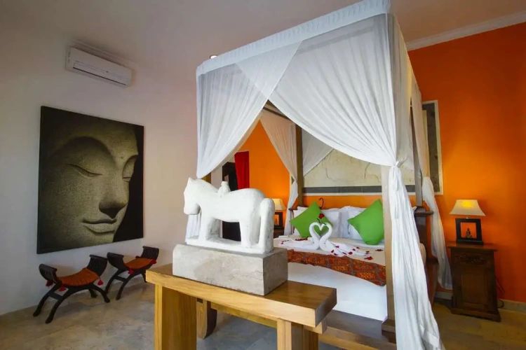 Siam room