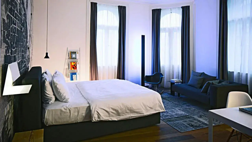 Golden Crown Hotel