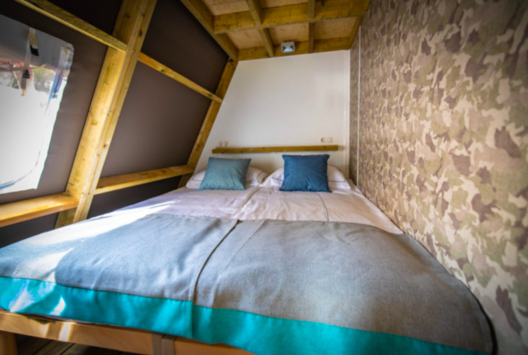 Two bedroom lodge Sextuple tent